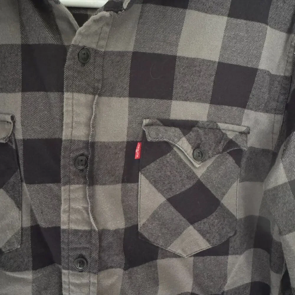 Levi’s Men’s Small Gray Black Buffalo Plaid Flannel Shirt Long Sleeve Button Up